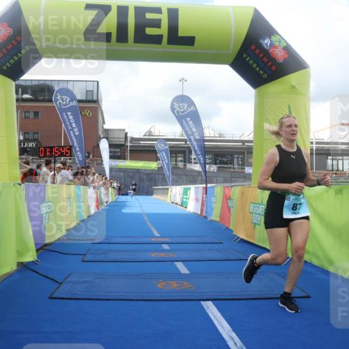 11.08.2024 - GEWOBA Citytriathlon Bremen Lena Gebhardt http://msf.ph/oto/6787387 11.08.2024 11:15:48 Ziel 71, 87, 114 meine-sportfotos.de