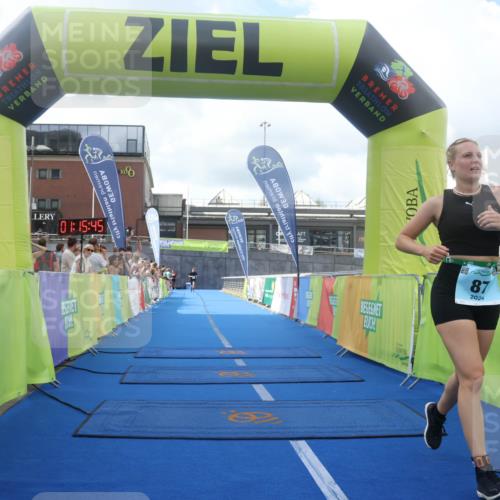 11.08.2024 - GEWOBA Citytriathlon Bremen Lena Gebhardt http://msf.ph/oto/6787390 11.08.2024 11:15:48 Ziel 71, 87, 114 meine-sportfotos.de