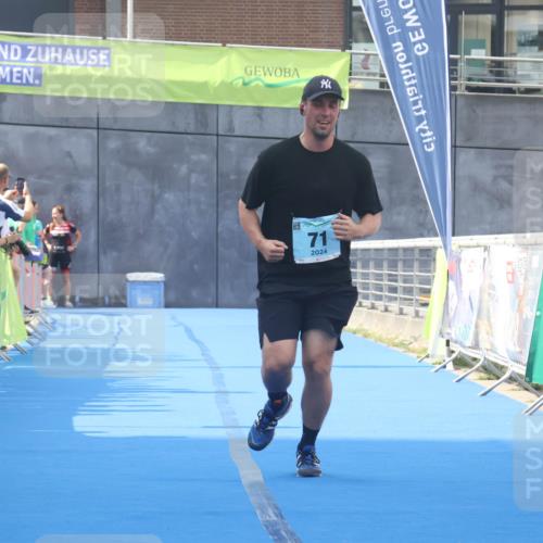 11.08.2024 - GEWOBA Citytriathlon Bremen Lena Gebhardt http://msf.ph/oto/6787404 11.08.2024 11:15:56 Ziel 71 meine-sportfotos.de