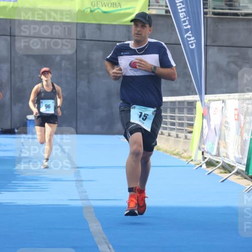 11.08.2024 - GEWOBA Citytriathlon Bremen Lena Gebhardt http://msf.ph/oto/6787441 11.08.2024 11:16:05 Ziel 15, 71, 96 meine-sportfotos.de