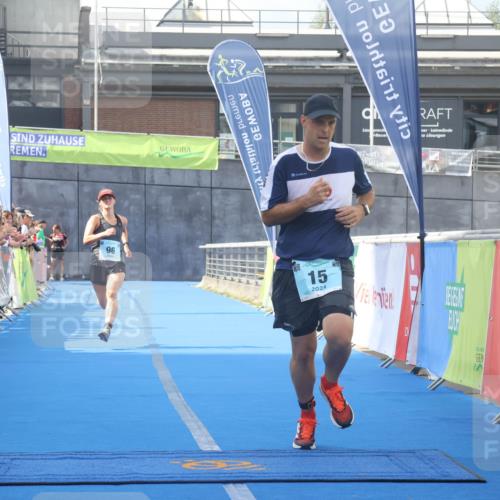 11.08.2024 - GEWOBA Citytriathlon Bremen Lena Gebhardt http://msf.ph/oto/6787455 11.08.2024 11:16:06 Ziel 15, 71, 96 meine-sportfotos.de