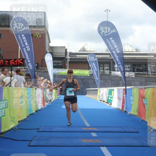 11.08.2024 - GEWOBA Citytriathlon Bremen Lena Gebhardt http://msf.ph/oto/6787478 11.08.2024 11:16:08 Ziel 15, 96 meine-sportfotos.de
