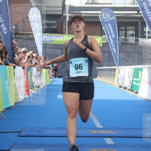 11.08.2024 - GEWOBA Citytriathlon Bremen Lena Gebhardt http://msf.ph/oto/6787483 11.08.2024 11:16:09 Ziel 15, 96 meine-sportfotos.de