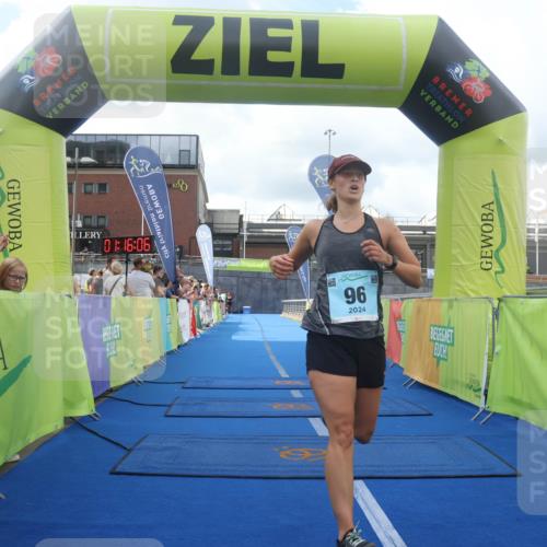11.08.2024 - GEWOBA Citytriathlon Bremen Lena Gebhardt http://msf.ph/oto/6787489 11.08.2024 11:16:09 Ziel 15, 96 meine-sportfotos.de