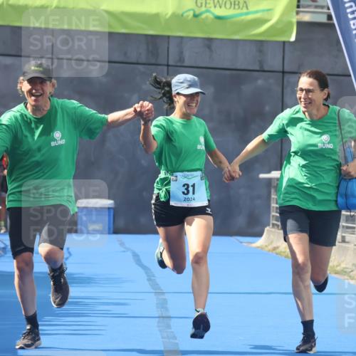 11.08.2024 - GEWOBA Citytriathlon Bremen Lena Gebhardt http://msf.ph/oto/6787501 11.08.2024 11:16:26 Ziel 31 meine-sportfotos.de