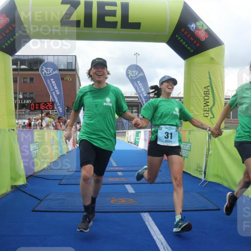 11.08.2024 - GEWOBA Citytriathlon Bremen Lena Gebhardt http://msf.ph/oto/6787525 11.08.2024 11:16:30 Ziel 31 meine-sportfotos.de