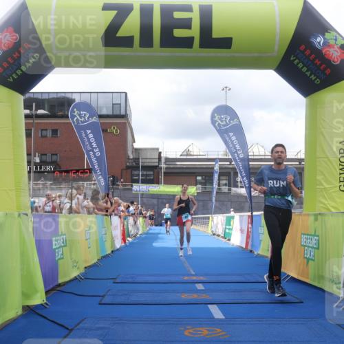 11.08.2024 - GEWOBA Citytriathlon Bremen Lena Gebhardt http://msf.ph/oto/6787549 11.08.2024 11:16:55 Ziel 29, 66, 80 meine-sportfotos.de