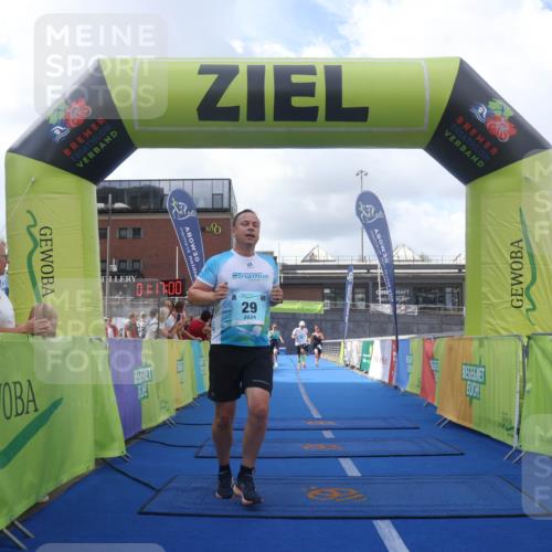 11.08.2024 - GEWOBA Citytriathlon Bremen Lena Gebhardt http://msf.ph/oto/6787588 11.08.2024 11:17:03 Ziel 29, 49, 80, 94 meine-sportfotos.de