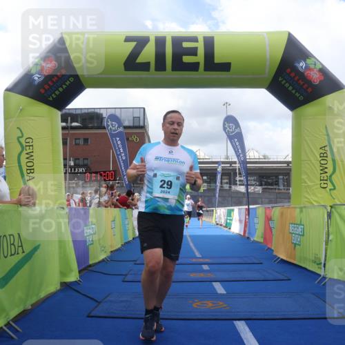 11.08.2024 - GEWOBA Citytriathlon Bremen Lena Gebhardt http://msf.ph/oto/6787589 11.08.2024 11:17:03 Ziel 29, 49, 80, 94 meine-sportfotos.de