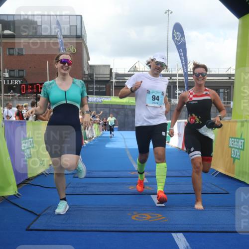 11.08.2024 - GEWOBA Citytriathlon Bremen Lena Gebhardt http://msf.ph/oto/6787614 11.08.2024 11:17:07 Ziel 29, 49, 94 meine-sportfotos.de