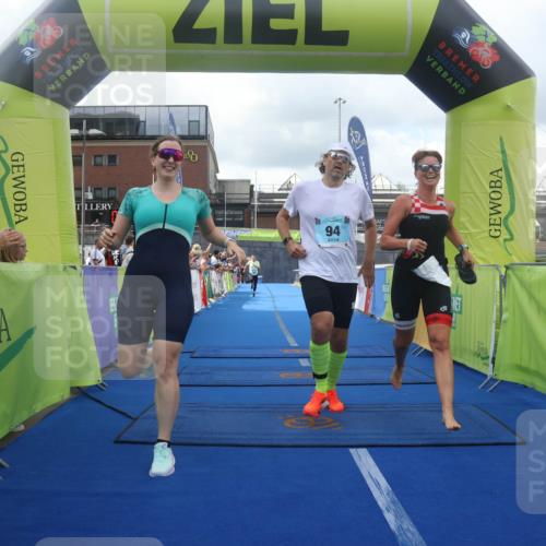 11.08.2024 - GEWOBA Citytriathlon Bremen Lena Gebhardt http://msf.ph/oto/6787615 11.08.2024 11:17:08 Ziel 29, 49, 94 meine-sportfotos.de