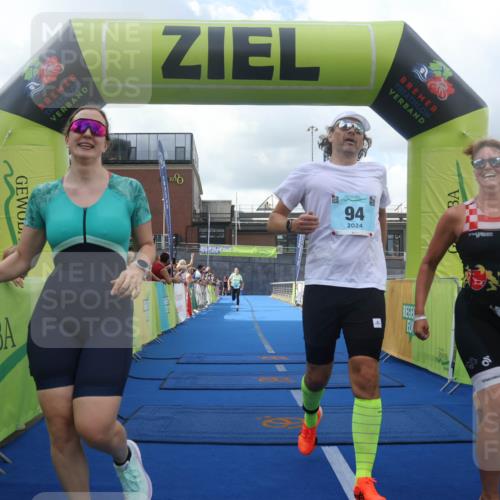 11.08.2024 - GEWOBA Citytriathlon Bremen Lena Gebhardt http://msf.ph/oto/6787621 11.08.2024 11:17:08 Ziel 29, 49, 94 meine-sportfotos.de