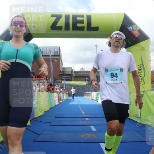 11.08.2024 - GEWOBA Citytriathlon Bremen Lena Gebhardt http://msf.ph/oto/6787623 11.08.2024 11:17:08 Ziel 29, 49, 94 meine-sportfotos.de