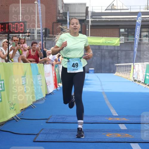 11.08.2024 - GEWOBA Citytriathlon Bremen Lena Gebhardt http://msf.ph/oto/6787639 11.08.2024 11:17:11 Ziel 49, 94 meine-sportfotos.de