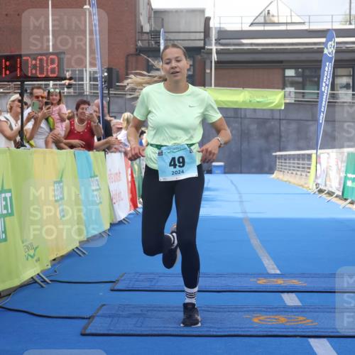 11.08.2024 - GEWOBA Citytriathlon Bremen Lena Gebhardt http://msf.ph/oto/6787640 11.08.2024 11:17:12 Ziel 49, 94 meine-sportfotos.de