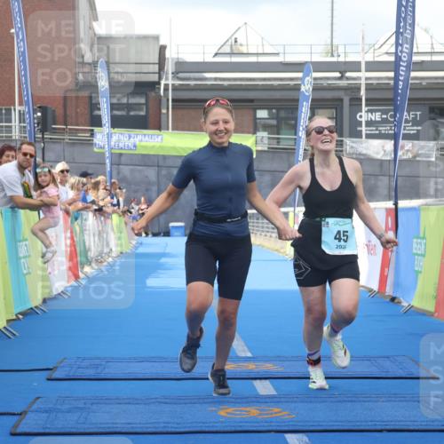 11.08.2024 - GEWOBA Citytriathlon Bremen Lena Gebhardt http://msf.ph/oto/6787684 11.08.2024 11:17:26 Ziel 45 meine-sportfotos.de