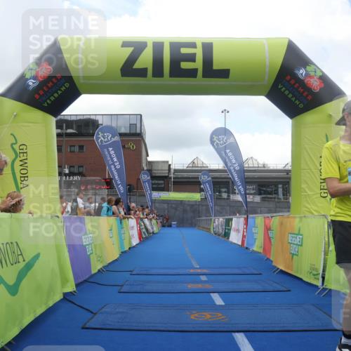11.08.2024 - GEWOBA Citytriathlon Bremen Lena Gebhardt http://msf.ph/oto/6787940 11.08.2024 11:19:11 Ziel 81 meine-sportfotos.de