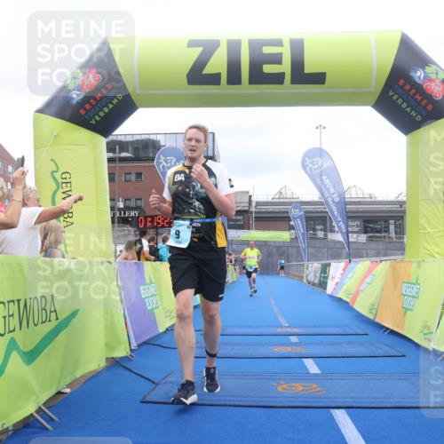 11.08.2024 - GEWOBA Citytriathlon Bremen Lena Gebhardt http://msf.ph/oto/6787960 11.08.2024 11:19:26 Ziel 3, 9, 98 meine-sportfotos.de