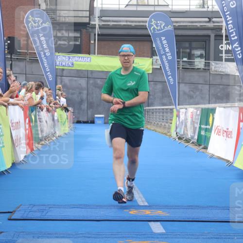 11.08.2024 - GEWOBA Citytriathlon Bremen Lena Gebhardt http://msf.ph/oto/6788356 11.08.2024 11:21:37 Ziel 5, 109 meine-sportfotos.de