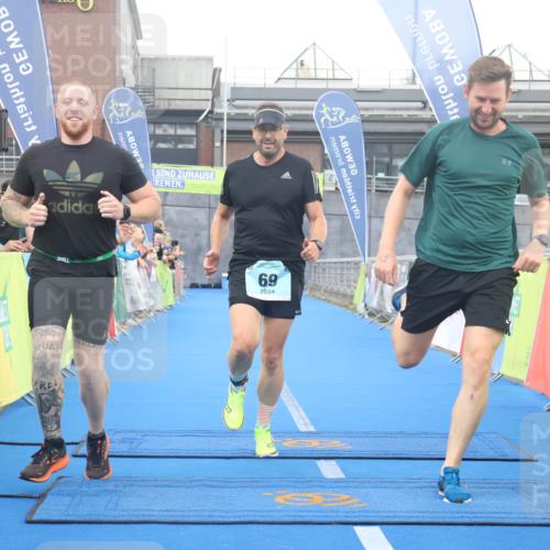 11.08.2024 - GEWOBA Citytriathlon Bremen Lena Gebhardt http://msf.ph/oto/6788445 11.08.2024 11:22:23 Ziel 69 meine-sportfotos.de