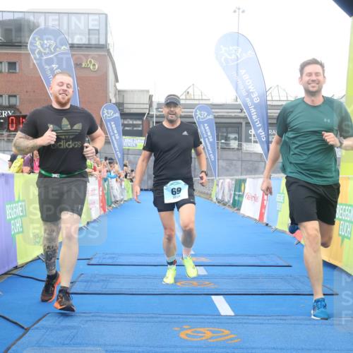 11.08.2024 - GEWOBA Citytriathlon Bremen Lena Gebhardt http://msf.ph/oto/6788449 11.08.2024 11:22:23 Ziel 69 meine-sportfotos.de