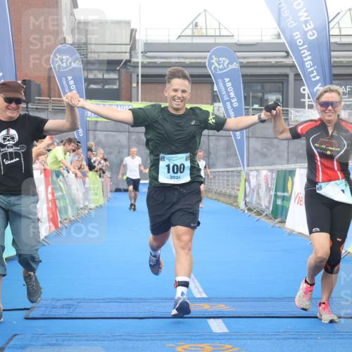 11.08.2024 - GEWOBA Citytriathlon Bremen Lena Gebhardt http://msf.ph/oto/6788501 11.08.2024 11:22:38 Ziel 100, 102 meine-sportfotos.de