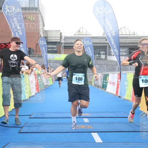 11.08.2024 - GEWOBA Citytriathlon Bremen Lena Gebhardt http://msf.ph/oto/6788506 11.08.2024 11:22:38 Ziel 100, 102 meine-sportfotos.de