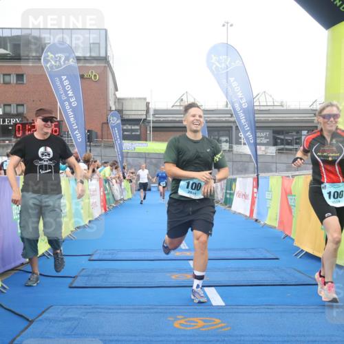 11.08.2024 - GEWOBA Citytriathlon Bremen Lena Gebhardt http://msf.ph/oto/6788509 11.08.2024 11:22:39 Ziel 100, 102 meine-sportfotos.de