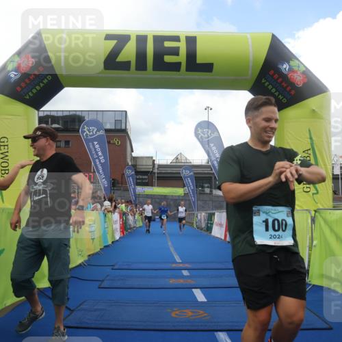 11.08.2024 - GEWOBA Citytriathlon Bremen Lena Gebhardt http://msf.ph/oto/6788523 11.08.2024 11:22:40 Ziel 100, 102 meine-sportfotos.de