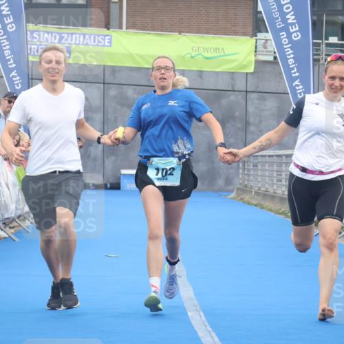 11.08.2024 - GEWOBA Citytriathlon Bremen Lena Gebhardt http://msf.ph/oto/6788533 11.08.2024 11:22:42 Ziel 100, 102 meine-sportfotos.de