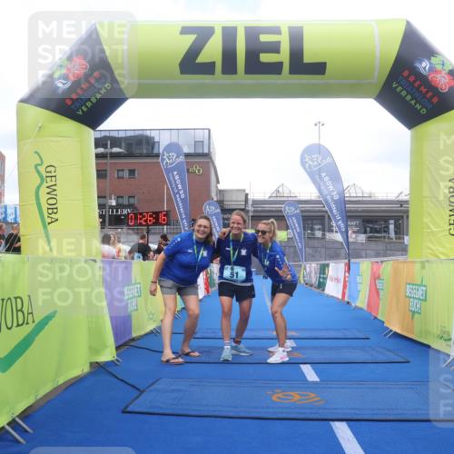 11.08.2024 - GEWOBA Citytriathlon Bremen Lena Gebhardt http://msf.ph/oto/6789225 11.08.2024 11:26:19 Ziel  meine-sportfotos.de