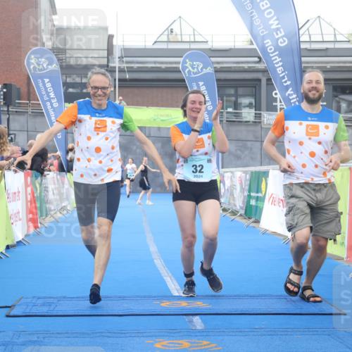 11.08.2024 - GEWOBA Citytriathlon Bremen Lena Gebhardt http://msf.ph/oto/6789325 11.08.2024 11:27:03 Ziel 32, 44 meine-sportfotos.de