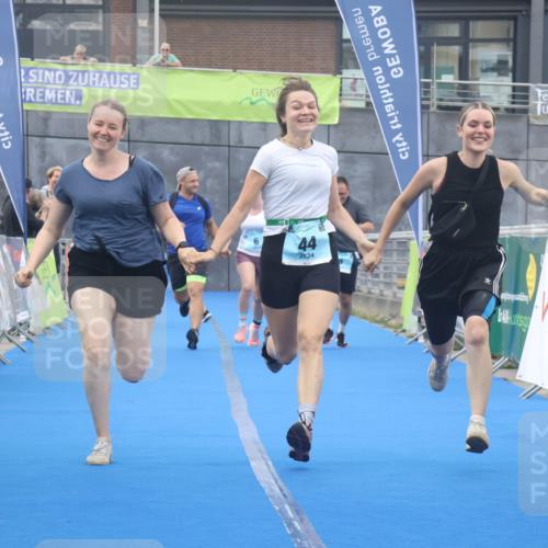11.08.2024 - GEWOBA Citytriathlon Bremen Lena Gebhardt http://msf.ph/oto/6789368 11.08.2024 11:27:10 Ziel 6, 32, 44 meine-sportfotos.de
