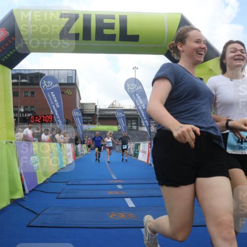 11.08.2024 - GEWOBA Citytriathlon Bremen Lena Gebhardt http://msf.ph/oto/6789389 11.08.2024 11:27:12 Ziel 6, 7, 44 meine-sportfotos.de