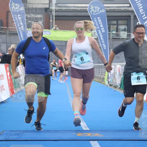 11.08.2024 - GEWOBA Citytriathlon Bremen Lena Gebhardt http://msf.ph/oto/6789400 11.08.2024 11:27:14 Ziel 6, 7, 42, 44 meine-sportfotos.de
