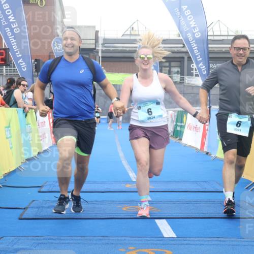 11.08.2024 - GEWOBA Citytriathlon Bremen Lena Gebhardt http://msf.ph/oto/6789406 11.08.2024 11:27:15 Ziel 6, 7, 42, 44 meine-sportfotos.de