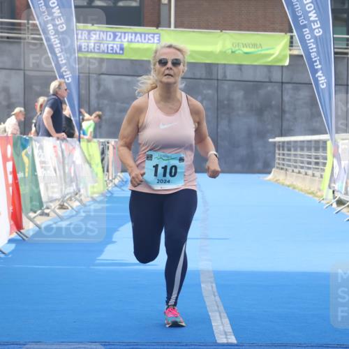 11.08.2024 - GEWOBA Citytriathlon Bremen Lena Gebhardt http://msf.ph/oto/6789522 11.08.2024 11:27:52 Ziel 110 meine-sportfotos.de