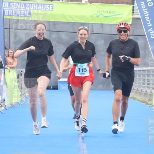 11.08.2024 - GEWOBA Citytriathlon Bremen Lena Gebhardt http://msf.ph/oto/6789549 11.08.2024 11:28:23 Ziel 50, 115 meine-sportfotos.de