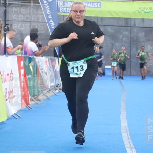 11.08.2024 - GEWOBA Citytriathlon Bremen Lena Gebhardt http://msf.ph/oto/6790005 11.08.2024 11:39:03 Ziel 113 meine-sportfotos.de