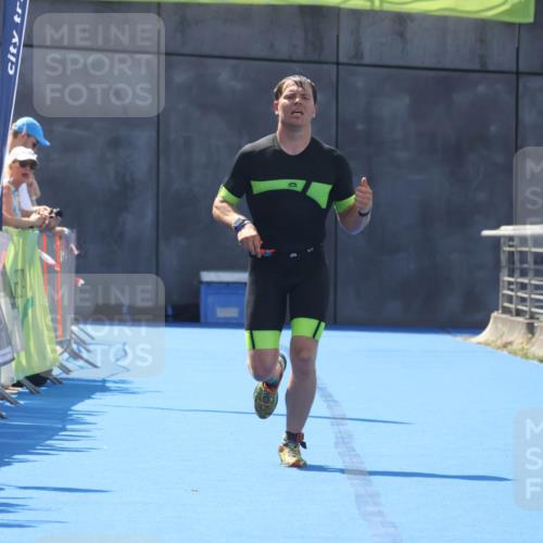 11.08.2024 - GEWOBA Citytriathlon Bremen Lena Gebhardt http://msf.ph/oto/6792068 11.08.2024 13:33:32 Ziel 786 meine-sportfotos.de