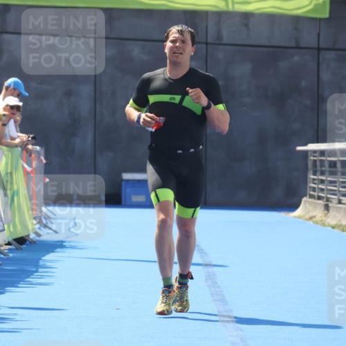11.08.2024 - GEWOBA Citytriathlon Bremen Lena Gebhardt http://msf.ph/oto/6792070 11.08.2024 13:33:33 Ziel 786 meine-sportfotos.de