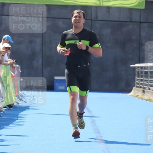 11.08.2024 - GEWOBA Citytriathlon Bremen Lena Gebhardt http://msf.ph/oto/6792071 11.08.2024 13:33:33 Ziel 786 meine-sportfotos.de