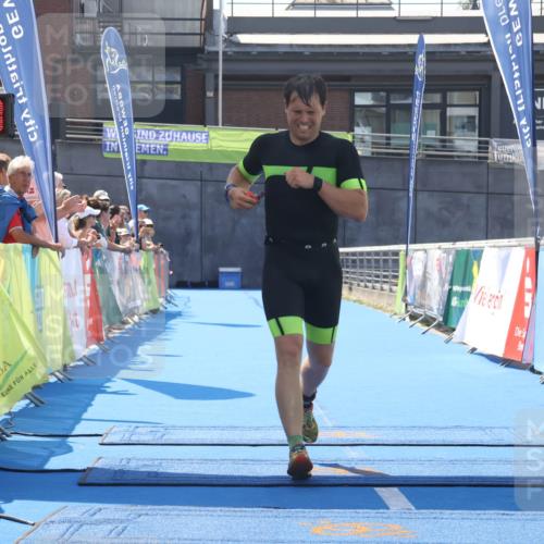 11.08.2024 - GEWOBA Citytriathlon Bremen Lena Gebhardt http://msf.ph/oto/6792086 11.08.2024 13:33:36 Ziel 786 meine-sportfotos.de