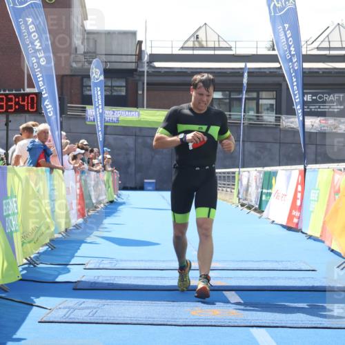 11.08.2024 - GEWOBA Citytriathlon Bremen Lena Gebhardt http://msf.ph/oto/6792090 11.08.2024 13:33:36 Ziel 786 meine-sportfotos.de
