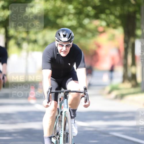 11.08.2024 - GEWOBA Citytriathlon Bremen H.Heesch http://msf.ph/oto/6797380 11.08.2024 11:54:38 Radfahren 749, 831, 840, 850, 898, 961 meine-sportfotos.de