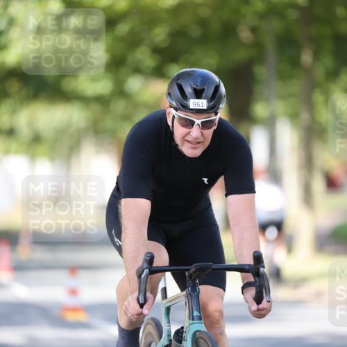 11.08.2024 - GEWOBA Citytriathlon Bremen H.Heesch http://msf.ph/oto/6797382 11.08.2024 11:54:38 Radfahren 749, 831, 840, 850, 898, 961 meine-sportfotos.de