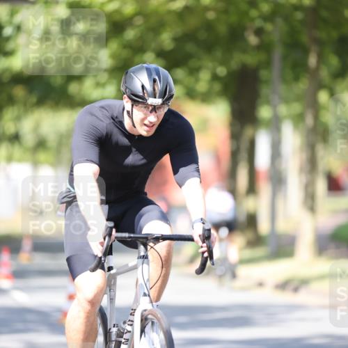 11.08.2024 - GEWOBA Citytriathlon Bremen H.Heesch http://msf.ph/oto/6797384 11.08.2024 11:54:39 Radfahren 749, 831, 850, 898, 961 meine-sportfotos.de