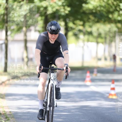 11.08.2024 - GEWOBA Citytriathlon Bremen H.Heesch http://msf.ph/oto/6797678 11.08.2024 11:52:24 Laufen  meine-sportfotos.de