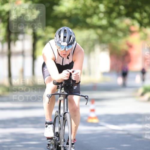 11.08.2024 - GEWOBA Citytriathlon Bremen H.Heesch http://msf.ph/oto/6797688 11.08.2024 11:52:34 Laufen  meine-sportfotos.de