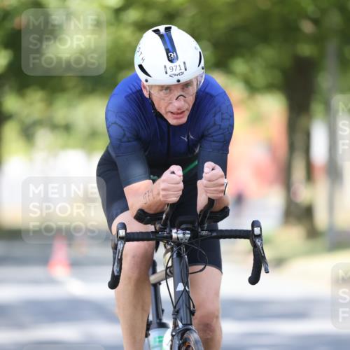 11.08.2024 - GEWOBA Citytriathlon Bremen H.Heesch http://msf.ph/oto/6797731 11.08.2024 11:52:36 Laufen  meine-sportfotos.de